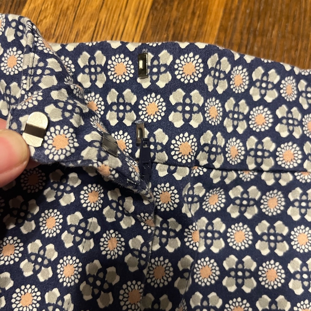 Zac & Rachel Navy and Cream Patterned Cropped Pants - Picture 4 of 7
